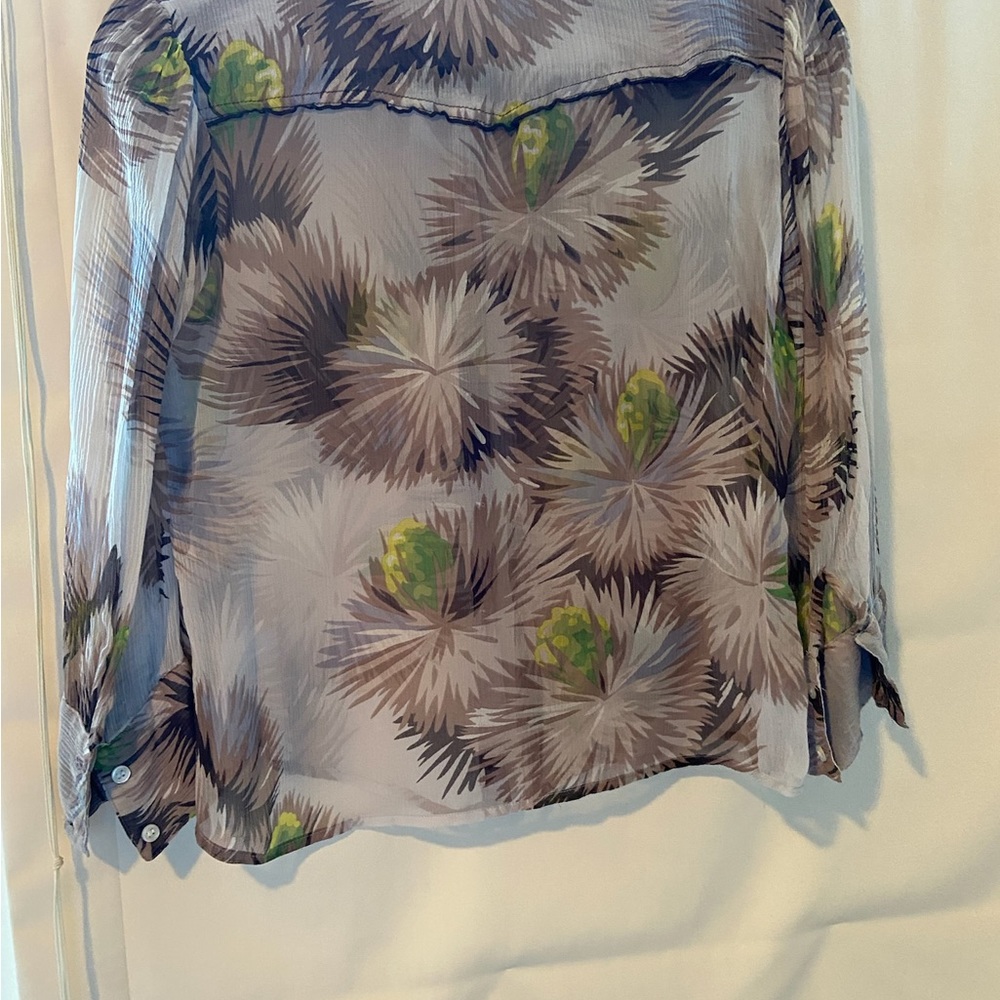 Beautiful XS botanical print silk button front sheet blouse. - Picture 3 of 4